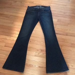 Women’s J Brand Bell bottom/flare jeans - size 28